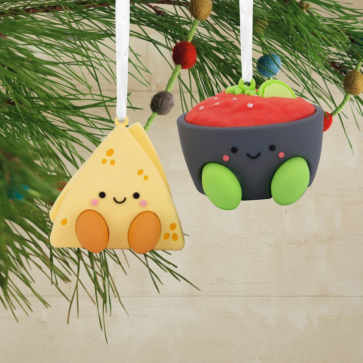 Hallmark Better Together Chips and Salsa - Adornos magnéticos de Navidad, Juego de 2, inastillables