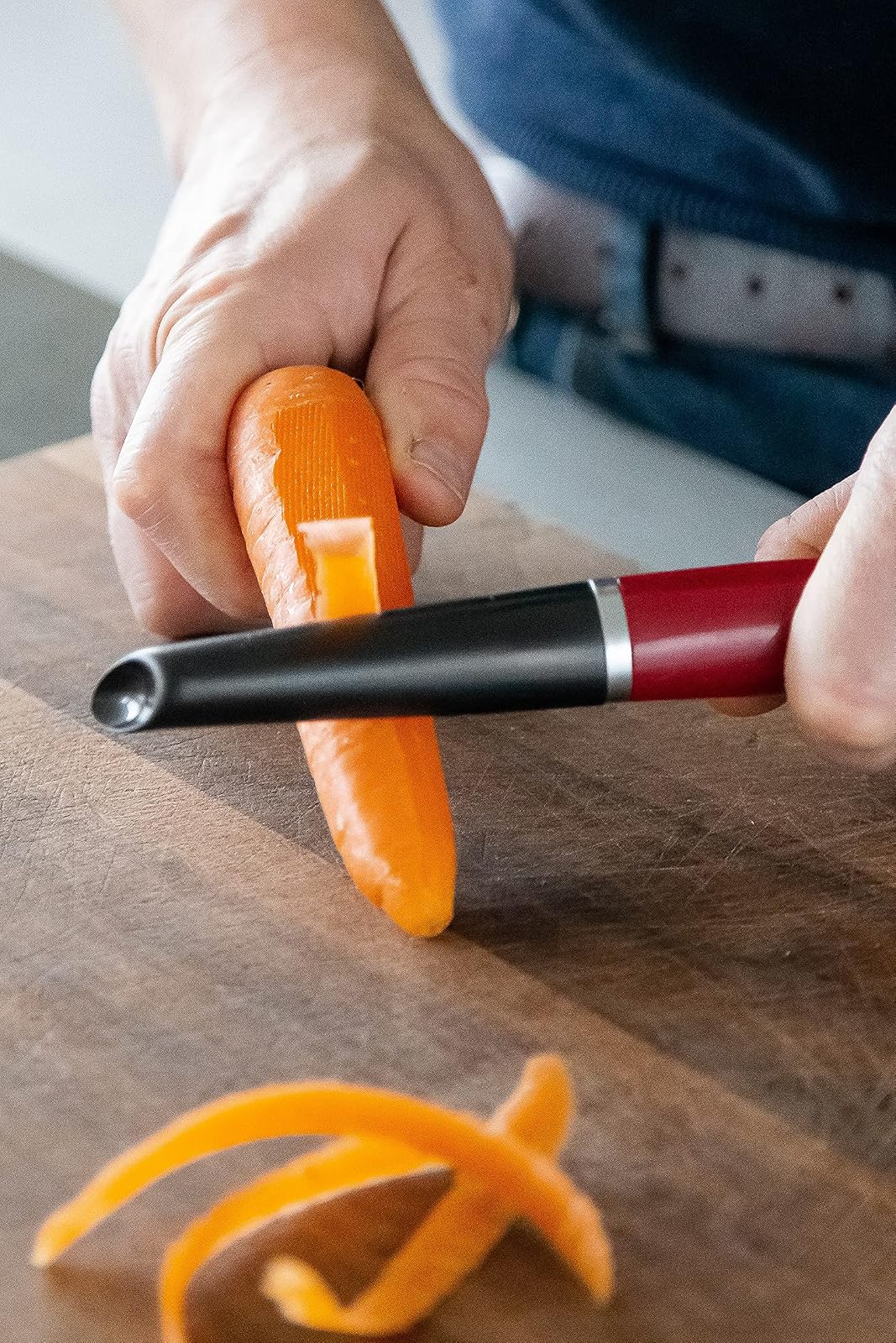 KitchenAid Euro Peeler, Pelador giratorio de acero inoxidable para frutas y verduras - Empire Red