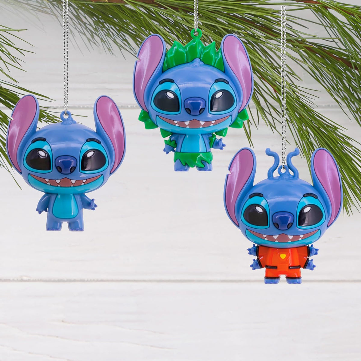 Hallmark Disney Lilo & Stitch Series 1 - Adornos de Navidad misteriosos, irrompibles, Juego de 2, Regalos para fanáticos de Disney
