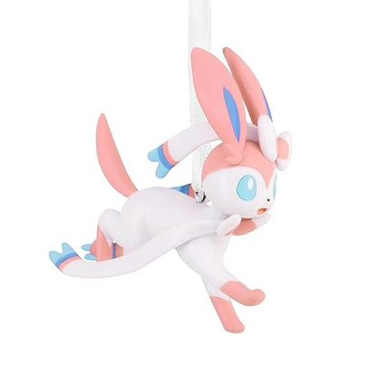 Hallmark - Adornos de Navidad de Pokémon Sylveon, Regalos para Jugadores | Construcción de plástico duradero, accesorio de suspensión para exhibición, artículo individual, 1 x 3 pulgadas