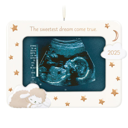 Hallmark - Adorno de Navidad 2025 con diseño de recuerdo de Sweetest Dream Come True 2025, porcelana, regalos para bebés