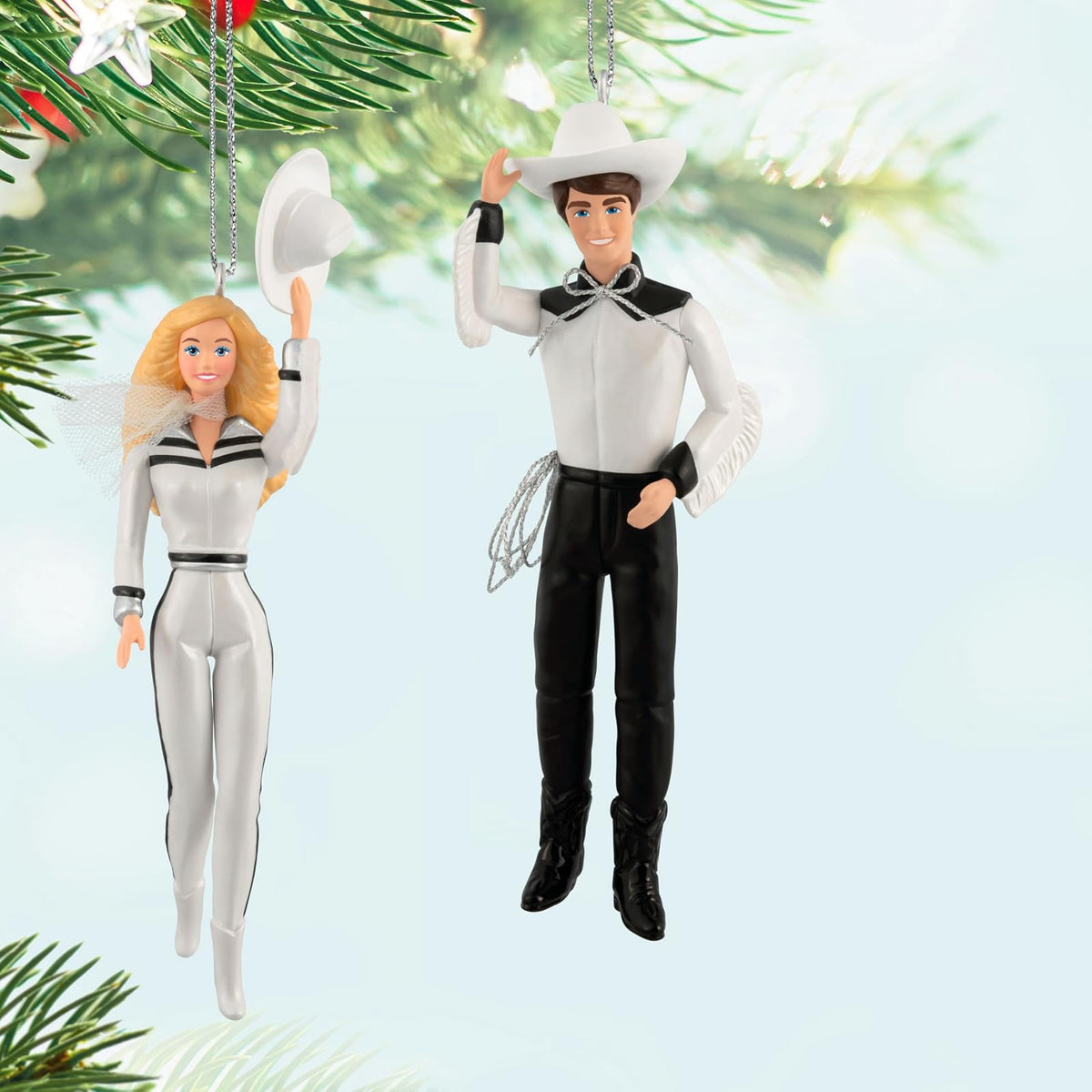Hallmark - Adornos de Navidad 2025, Barbie y Ken Western Stars, Juego de 2, Regalos para los fanáticos de Barbie