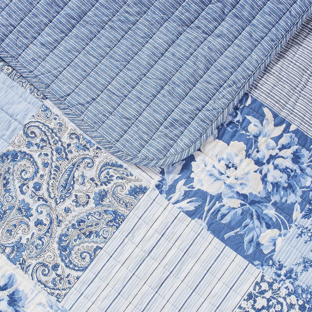 Laura Ashley - Juego de edredón Individual, Ropa de Cama Reversible de algodón con Funda a Juego, decoración del hogar Inspirada en la Granja (Estampado de Patchwork Azul, tamaño Individual)